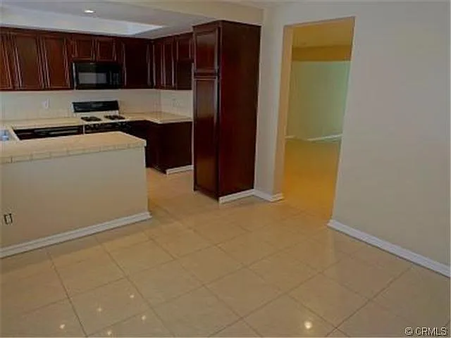 3 bed, 2.5 bath, 1700 sqft, $3,950 — Photo 2