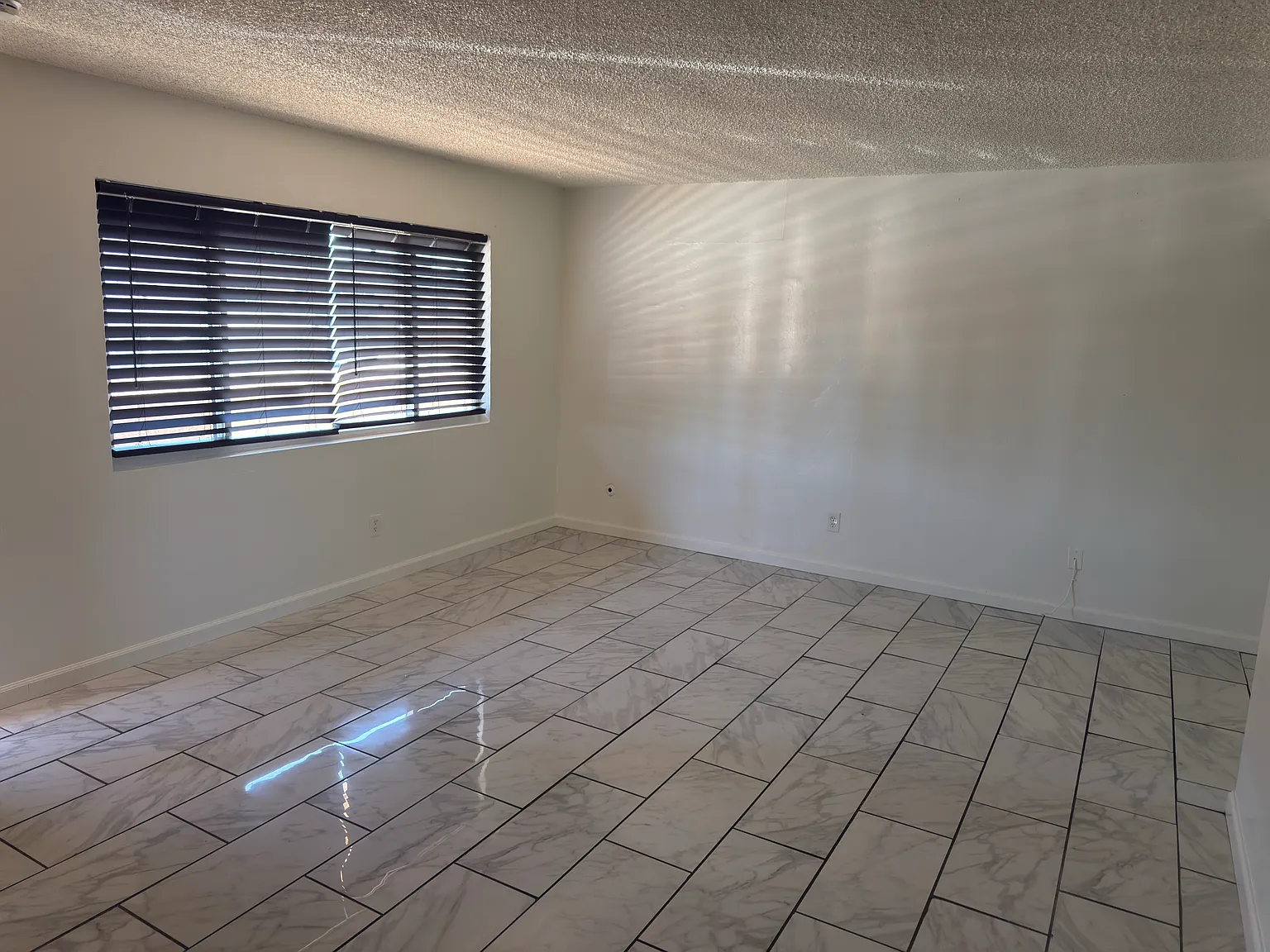 2 bed, 980 sqft, $1,400 — Photo 2