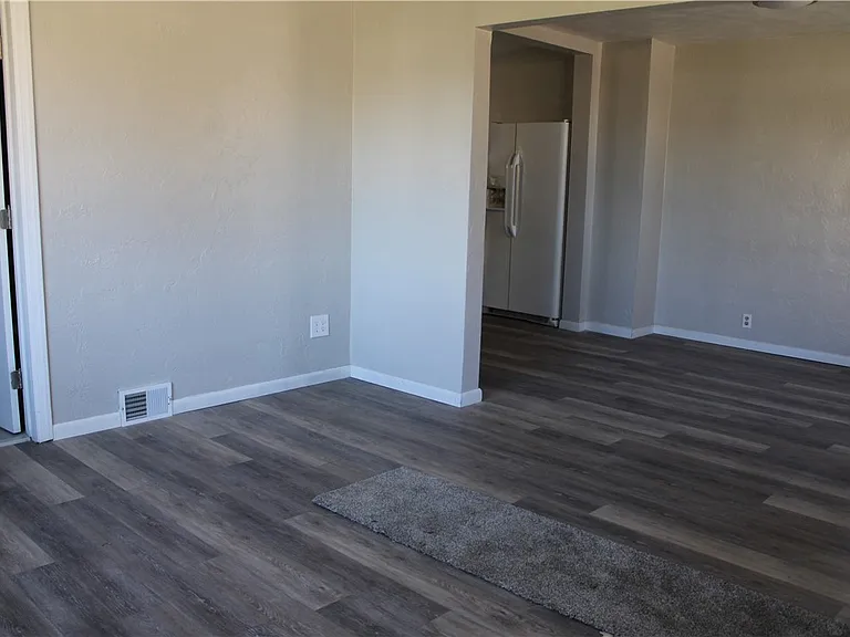 2821 Bertha St — Photo 6