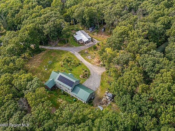 5th image of 325 Woods Road