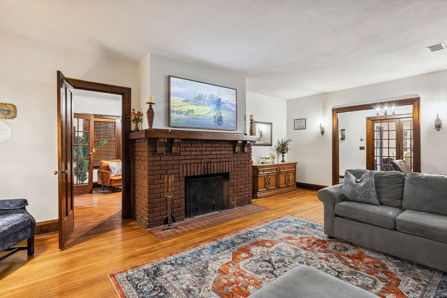 6 bed, 2.0 bath, 3401 sqft, $9,256 — Photo 1
