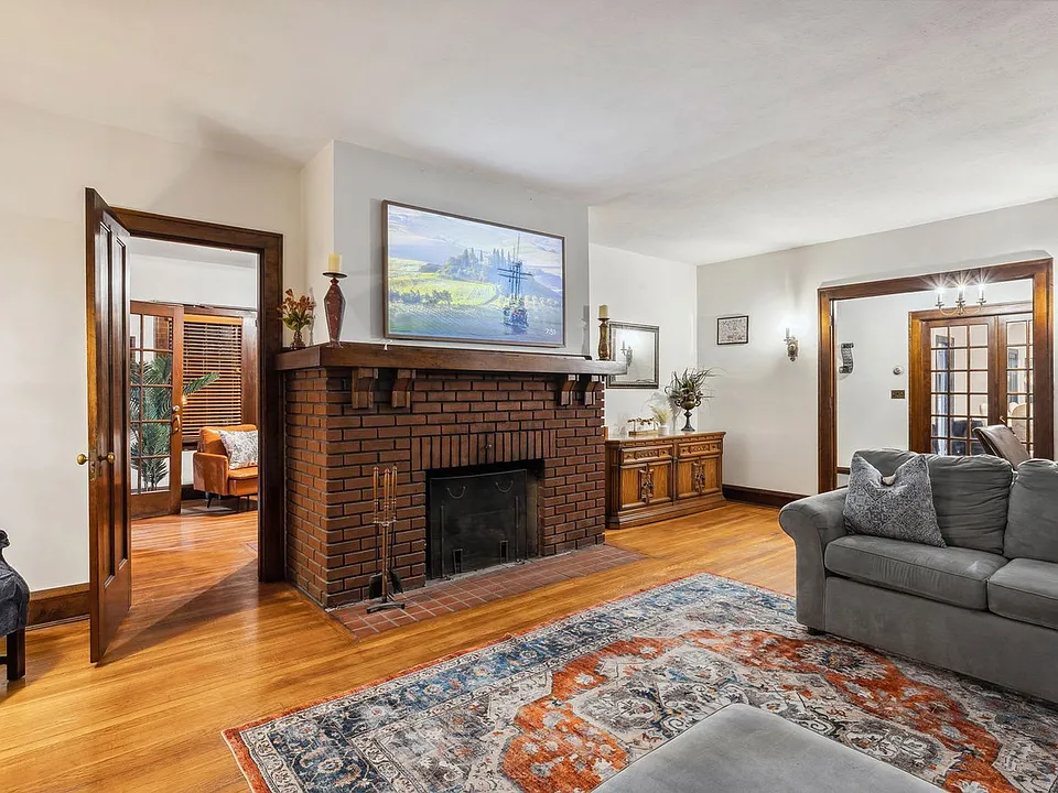11200 Lake Ave #ID1593874P