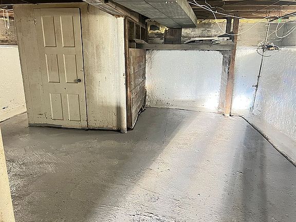4th image of 242 Wyoming Ave