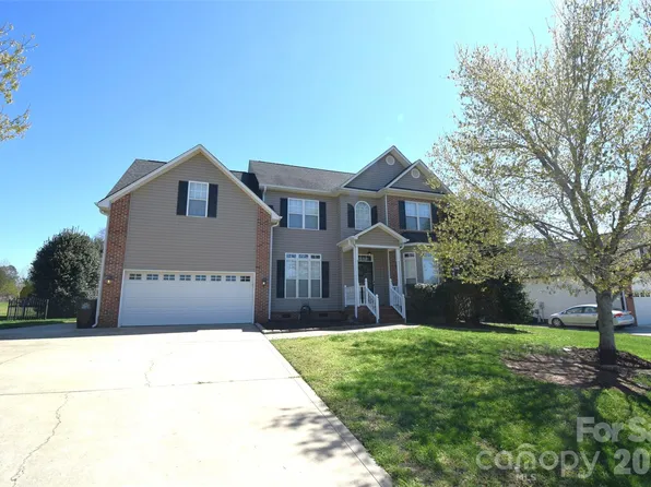 1505 Forest Pointe Ln, Gastonia, NC 28056