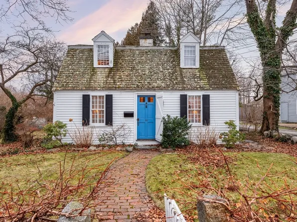 38 Mount Pleasant St, Rockport, MA 01966