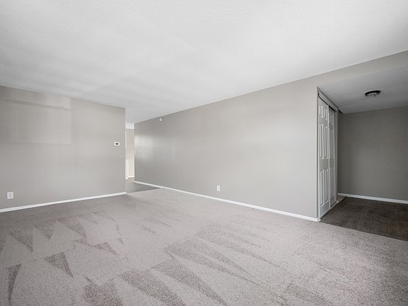 5th image of 208 Ivy Ln