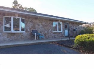 16 Walnut Ln, Levittown, PA 19054