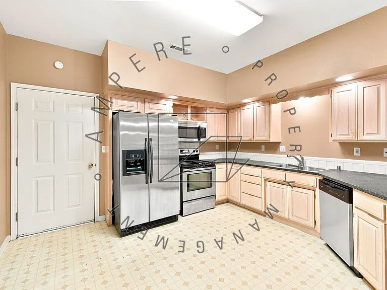 2559 W Arthur Hart St — Photo 6