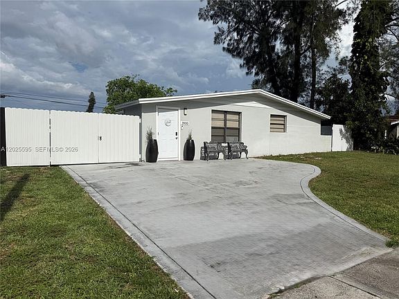 3rd image of 3900 SW 60th Ave