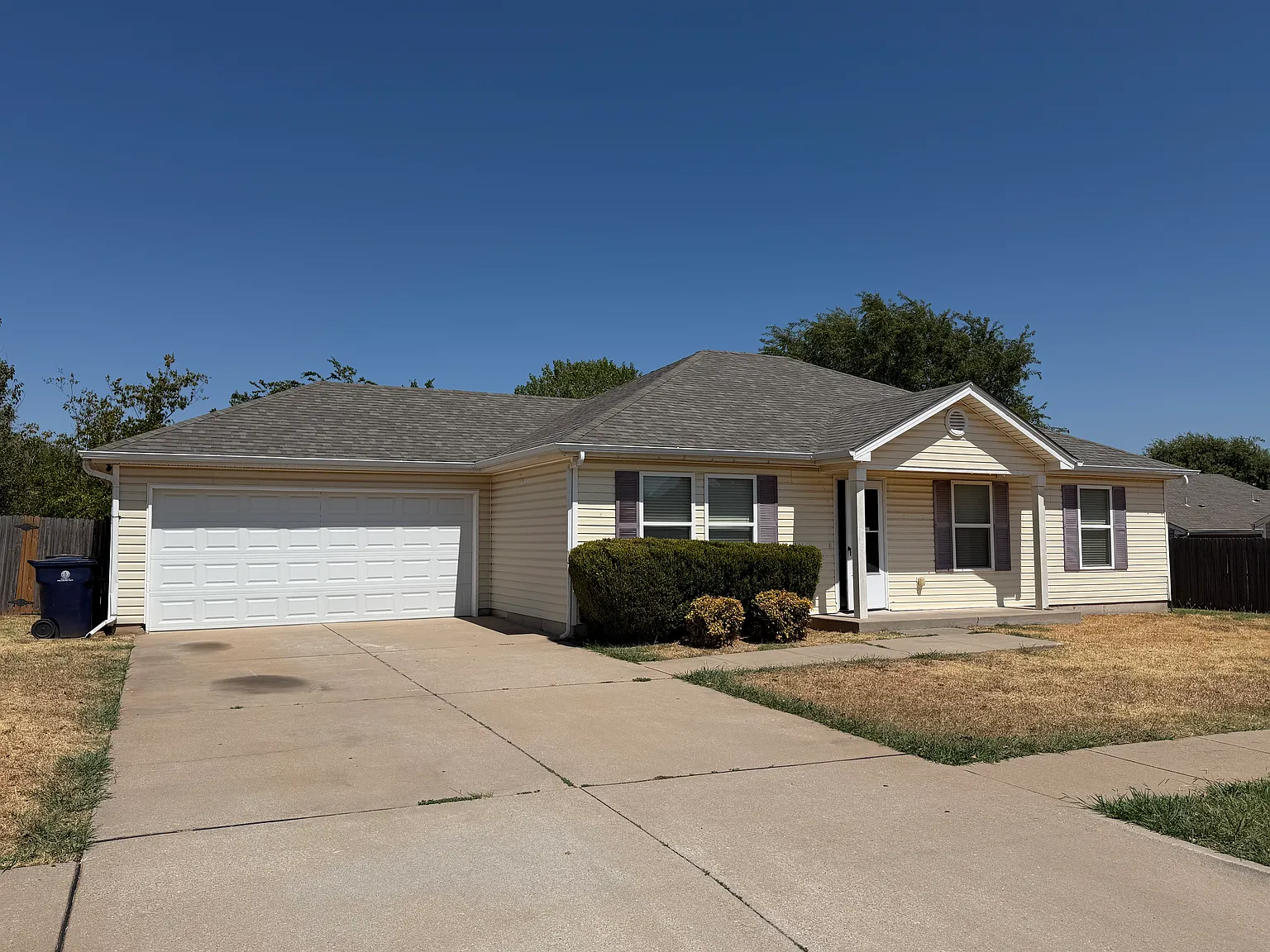 3 bed, 1320 sqft, $1,550 — Photo 1