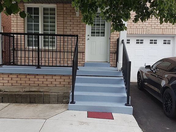 2nd image of 26 Roxton Cres