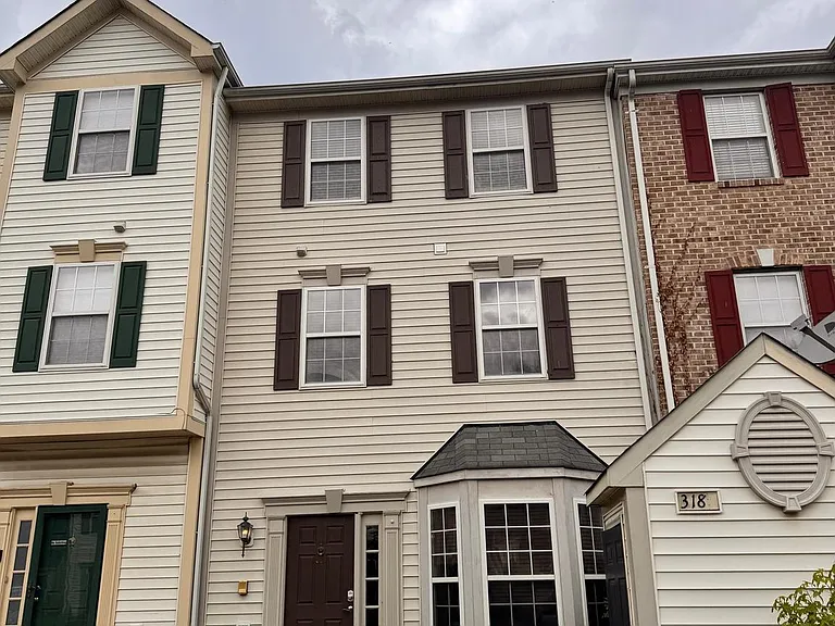 318 Roff Point Dr — Photo 1