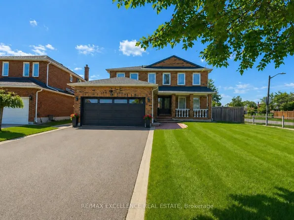 2 Pebble Beach Ct, Brampton, ON L6S 4E9
