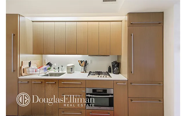 Rented by Douglas Elliman | media 22