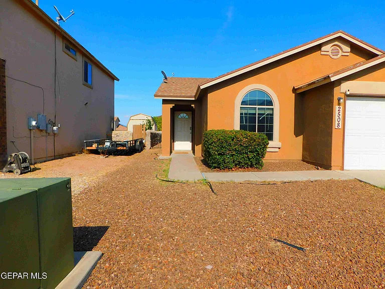 2508 Sparrow Point St — Photo 3
