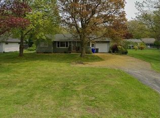 2735 Tompkins Ct, Newfane, NY