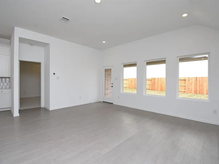 6303 Golden Seaton Dr — Photo 13