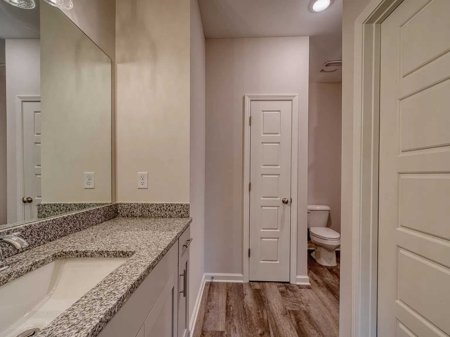 2 bed, 2.5 bath, 1474 sqft, $2,000 — Photo 4