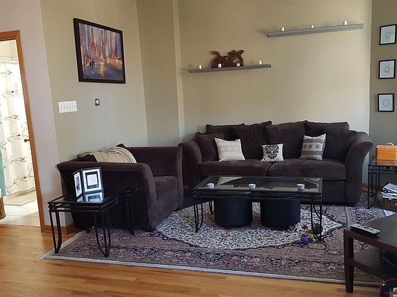 2nd image of 821 N Hermitage Ave APT 1F