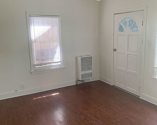 2nd image of 131 Douglas St