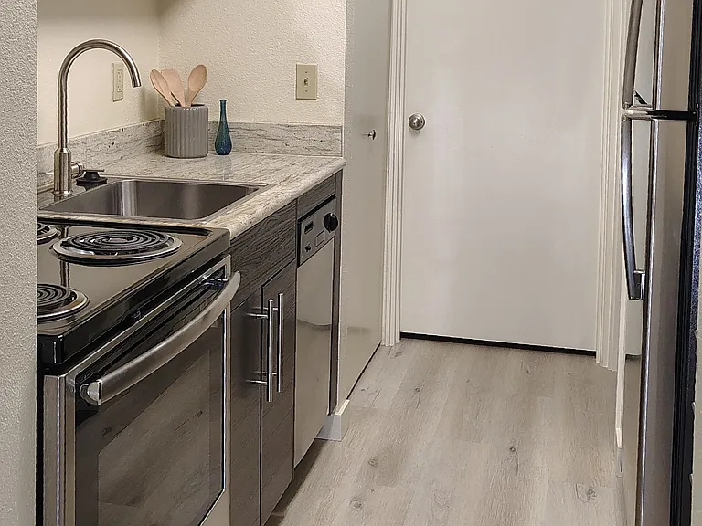 355 NE 162nd Ave — Photo 3