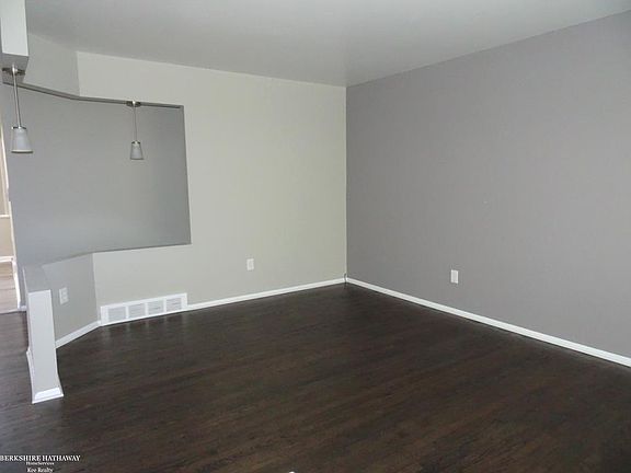 2nd image of 32106 Gainsborough Dr