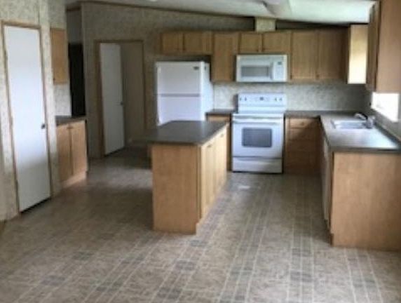 4th image of 298 Hialeah Dr