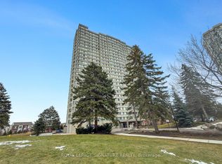 133 Torresdale Ave #902, Toronto, ON M2R 3T2