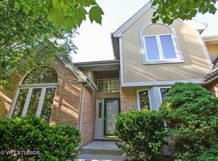 241 W Shore Dr, Grayslake, IL