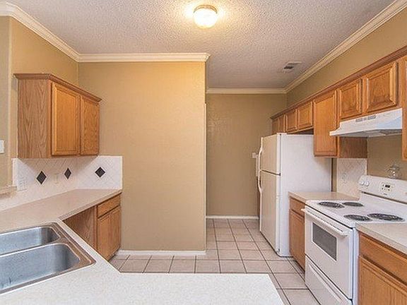 4th image of 13031 Mitchell Dr