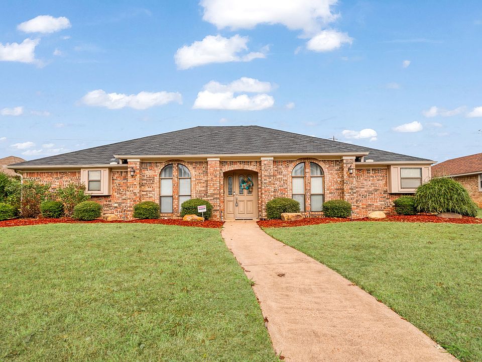 1st image of 3035 Briarwood Dr