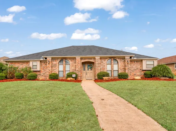 3035 Briarwood Dr, Paris, TX 75460