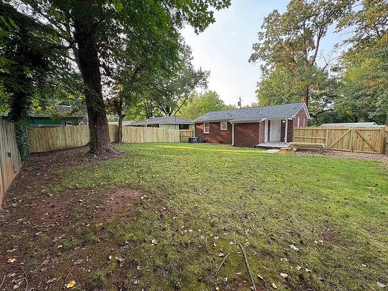 2721 Ravencroft Dr — Photo 13