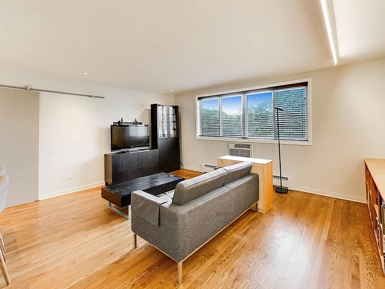 2722 Central St #4S — Photo 19