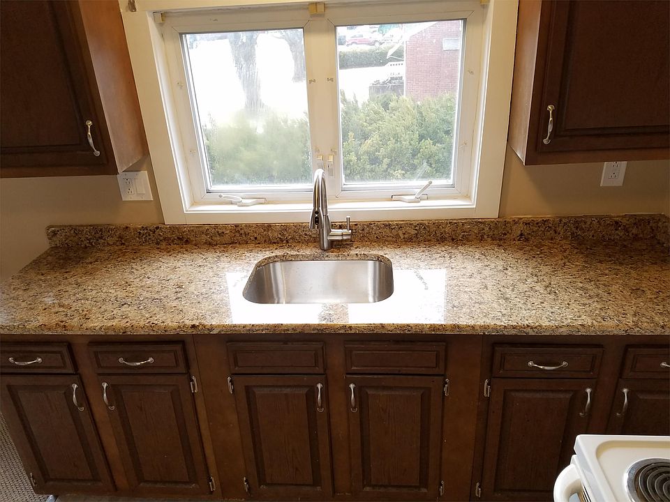 New granite counter tops and sink/faucet!