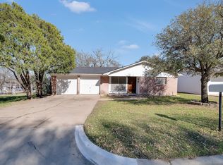 1009 Meadow Park Dr, White Settlement, TX 76108