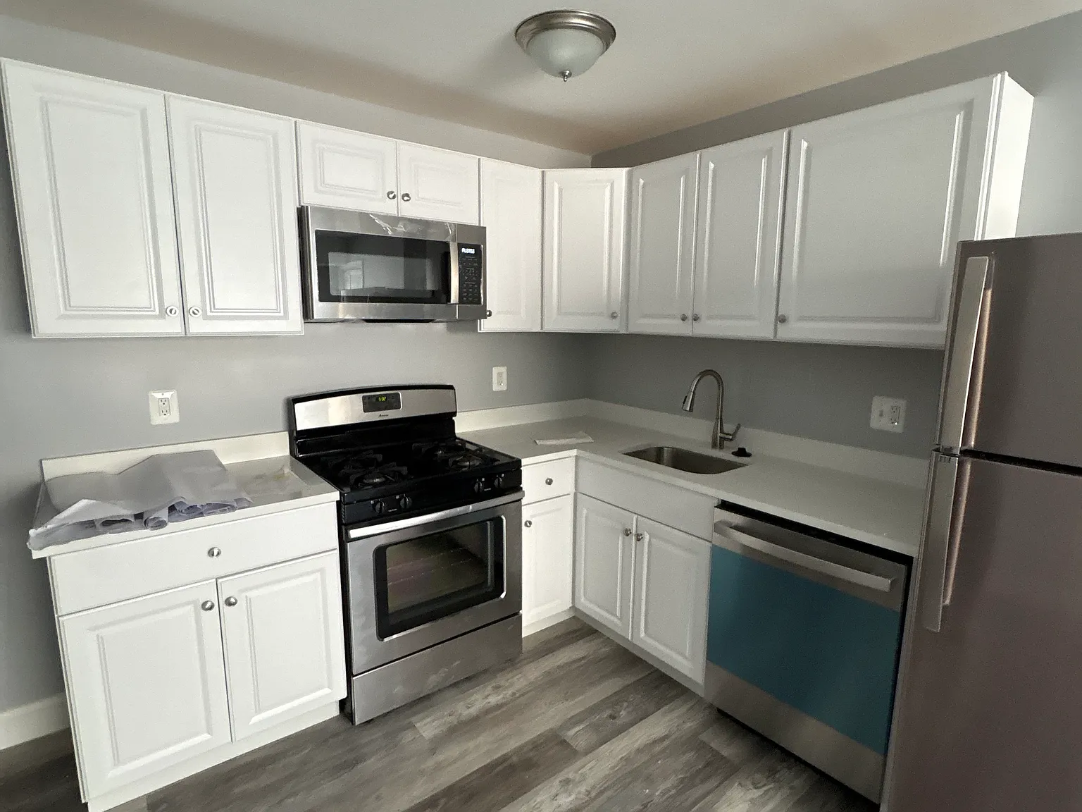 2 bed, 750 sqft, $2,500 — Photo 1