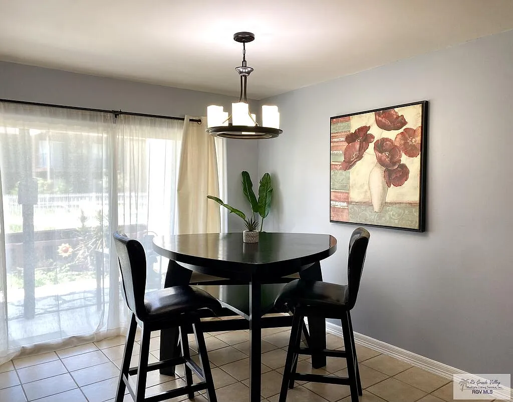 2 bed, 2.5 bath, 1200 sqft, $2,150 — Photo 4