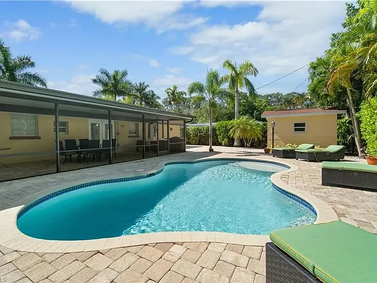 1320 Embassy Ln — Photo 15