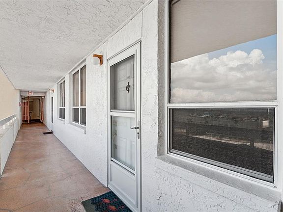 3rd image of 17900 GULF BOULEVARD #6C