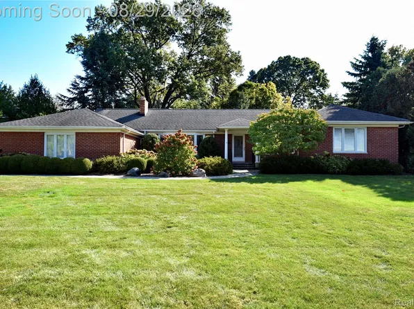 3851 Carriage Rd, Bloomfield Hills, MI 48301
