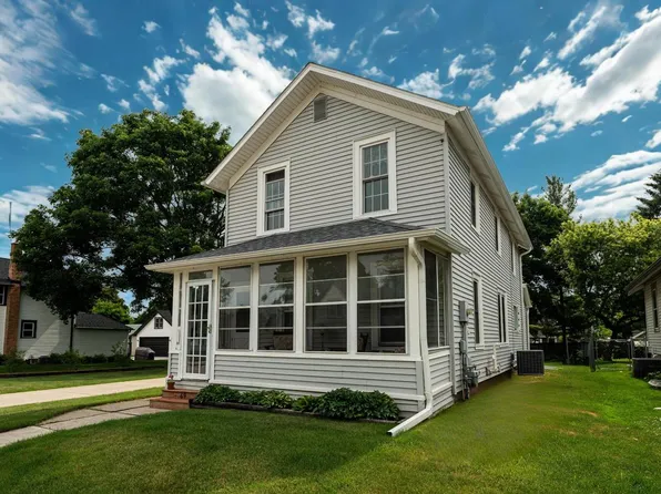69 S Chestnut STREET, Oconomowoc, WI 53066