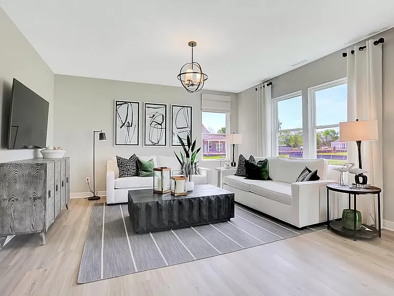 1151 Beverly Pl — Photo 2