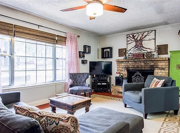 4th image of 1907 Dogwood Dr