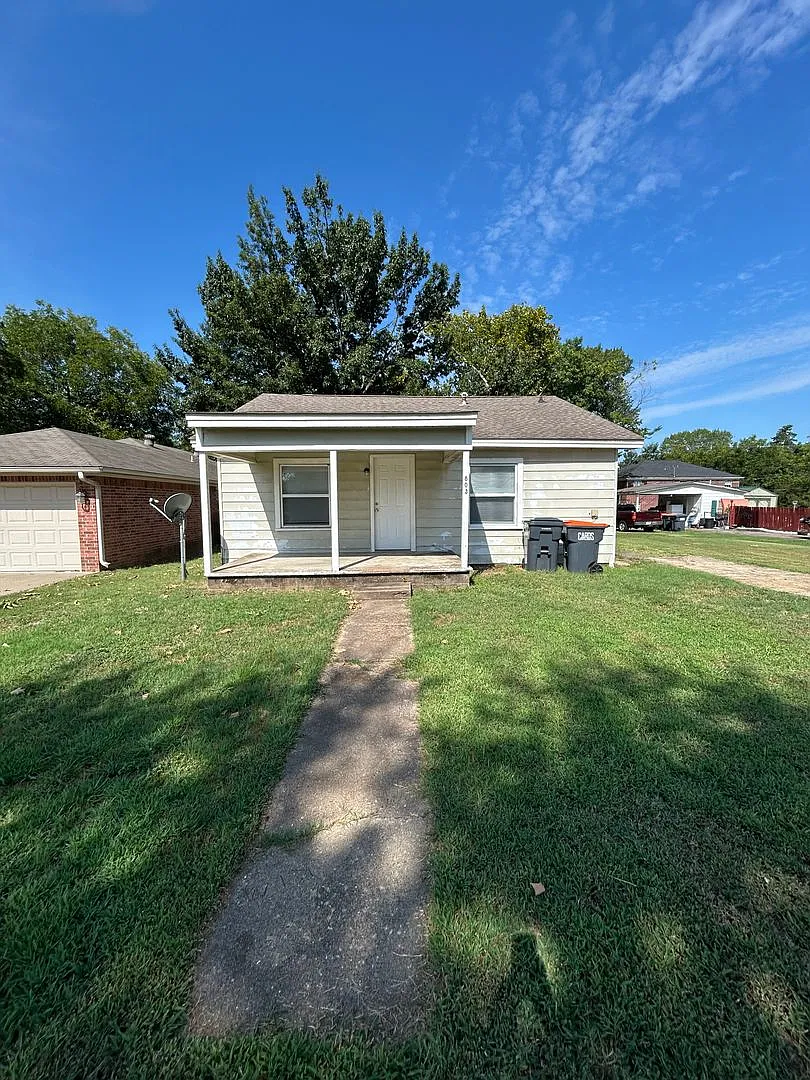 803 N Denver Ave — Photo 1