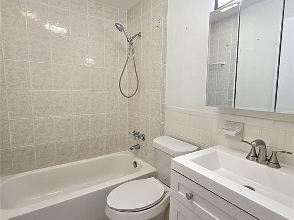 3rd image of 2366 Shelley St APT 2