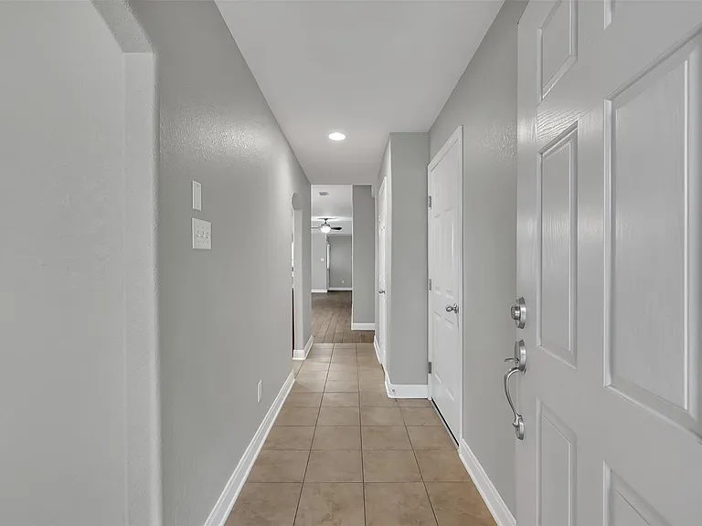 3011 Crescent Oaks Park Ln — Photo 2