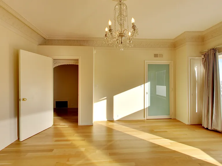 2090 Green Street (003r) — Photo 17