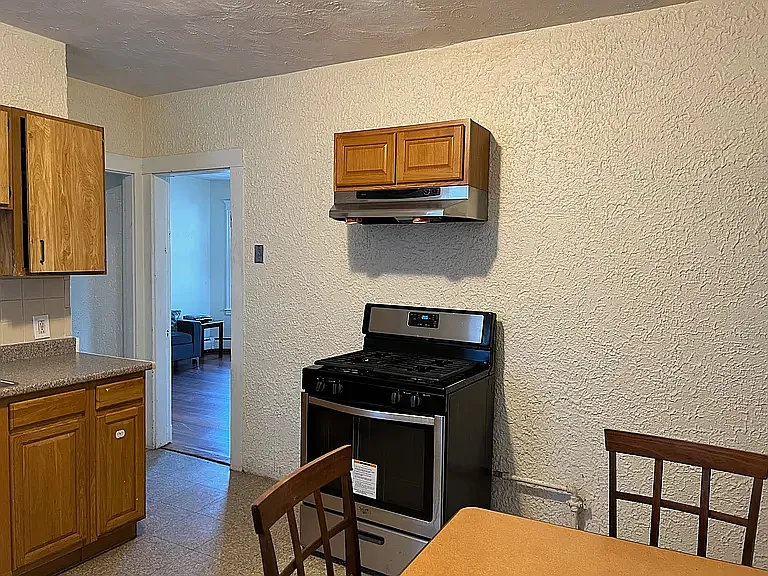 3 bed, 1100 sqft, $2,695 — Photo 2