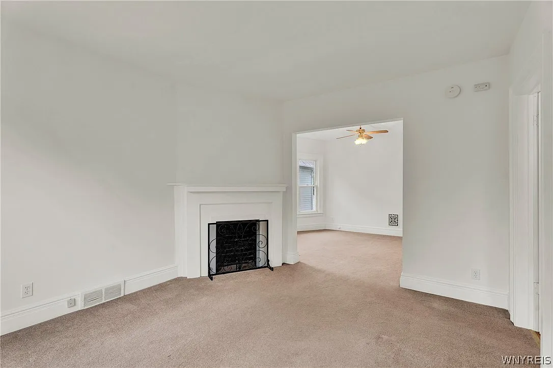 3 bed, 1.0 bath, 1208 sqft, $1,600 — Photo 4